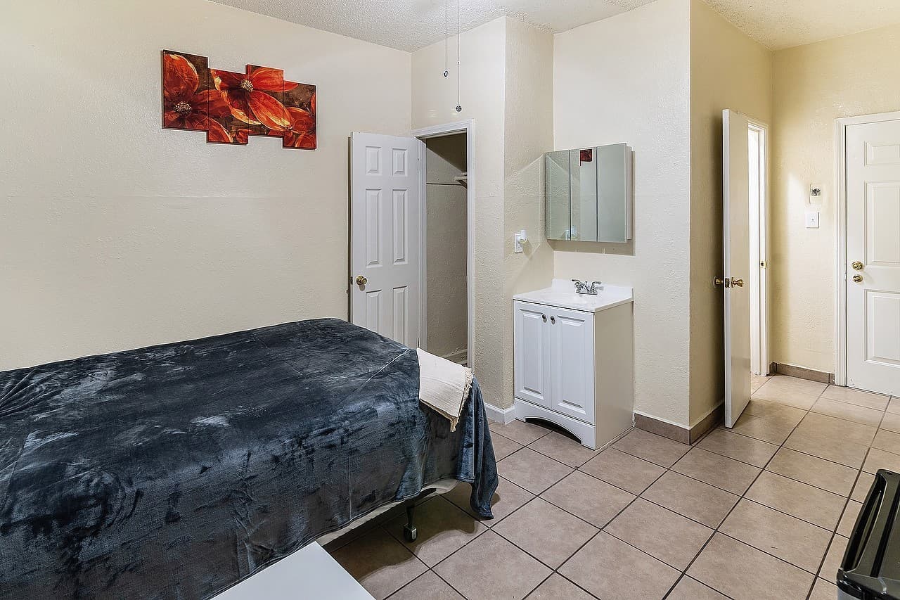 Los Angeles Apartment: 5117-5123 S Avalon Boulevard