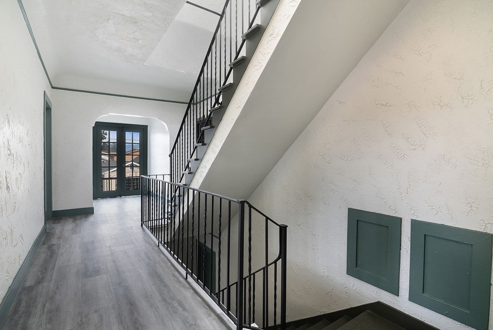 Los Angeles Apartment: 440 E 27th Street