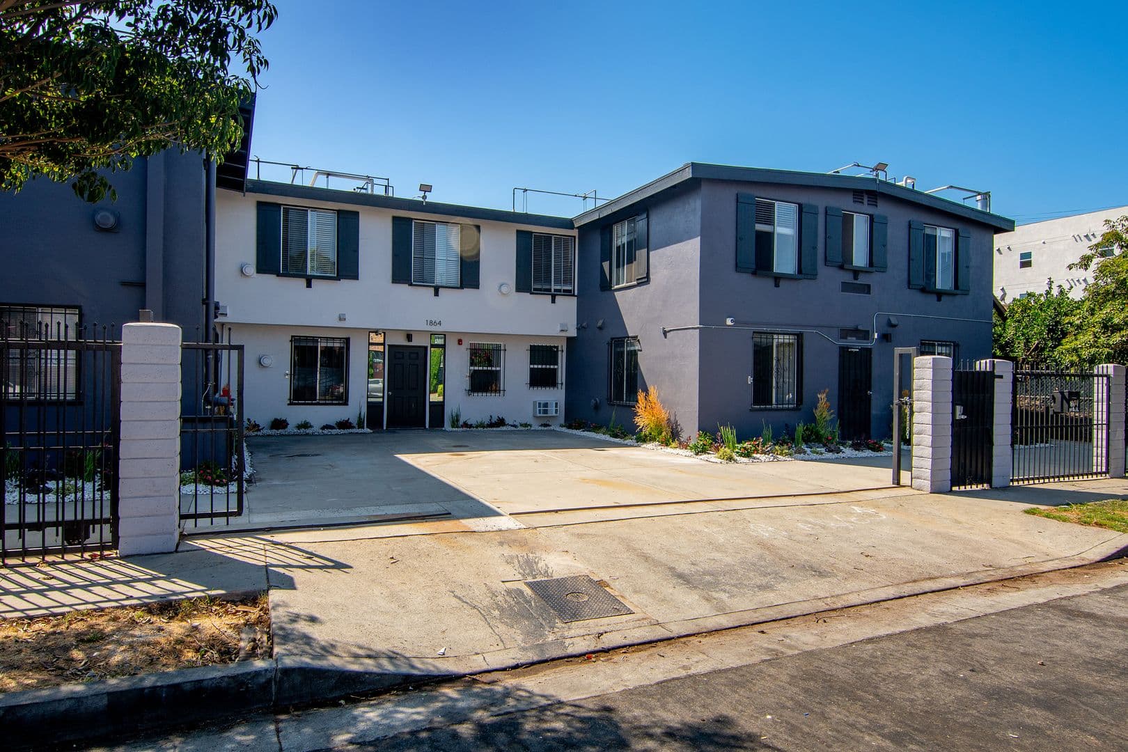 Los Angeles Apartment: 1864 Cordova Street