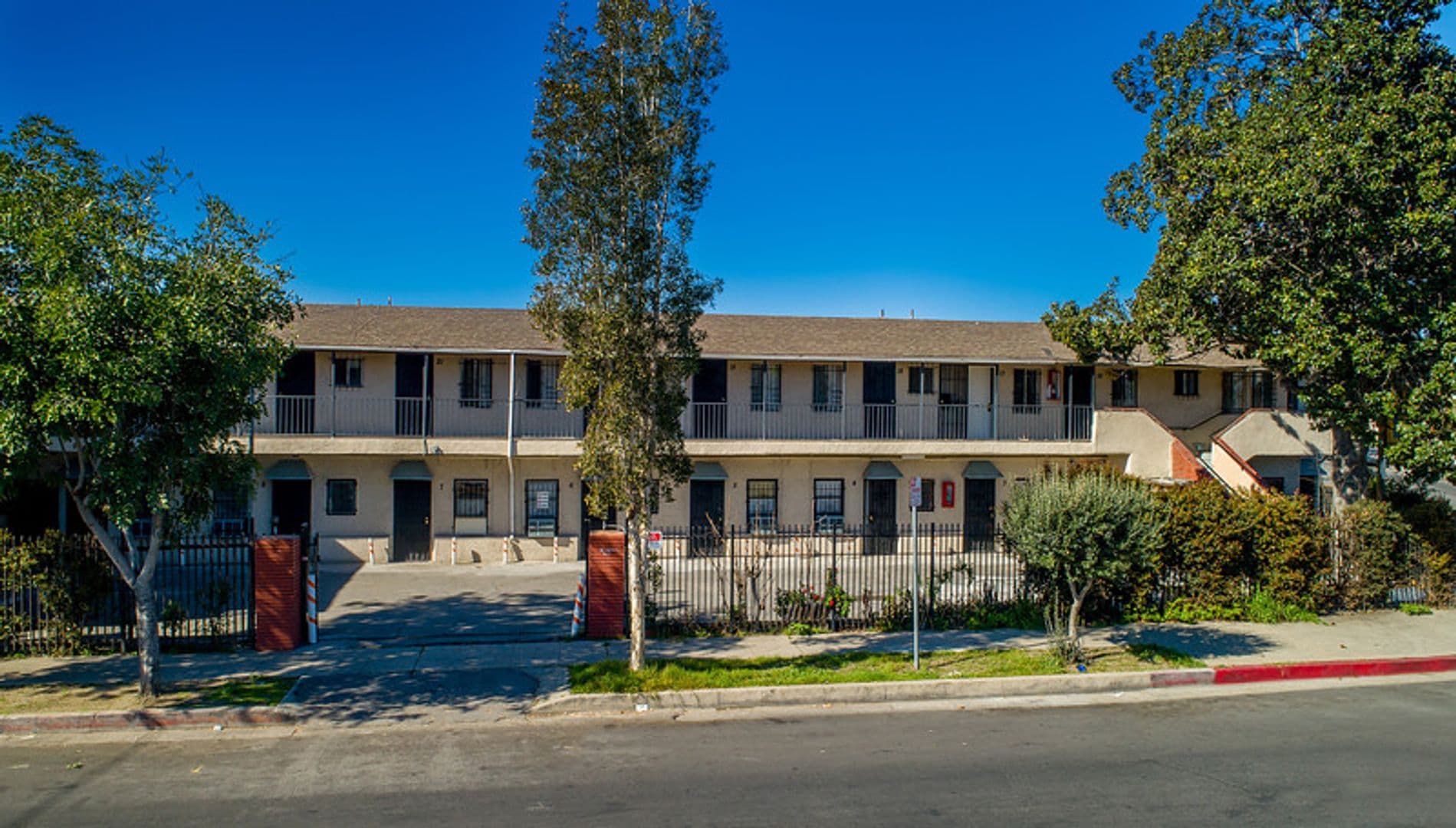 Los Angeles Apartment: 960 E Jefferson Blvd