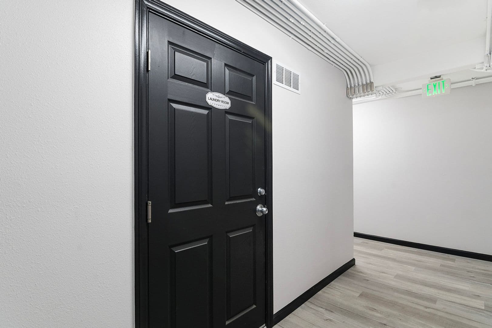 Los Angeles Apartment: 1864 Cordova Street