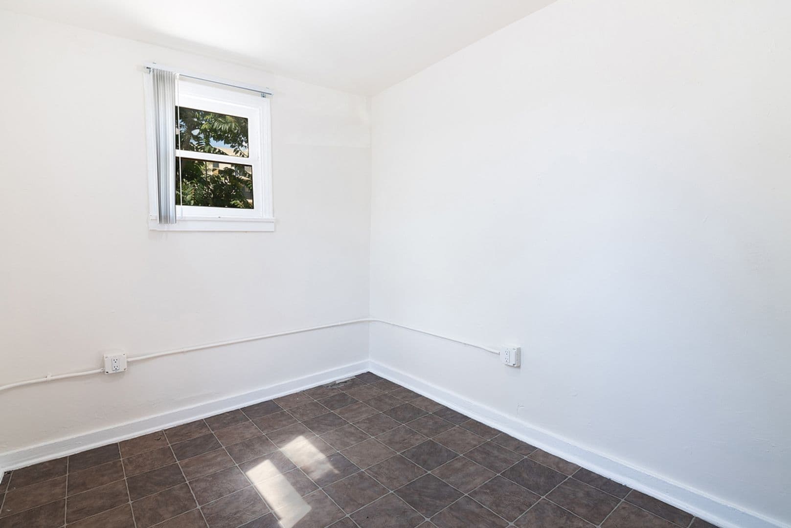 Los Angeles Apartment: 131 S Boyle Avenue