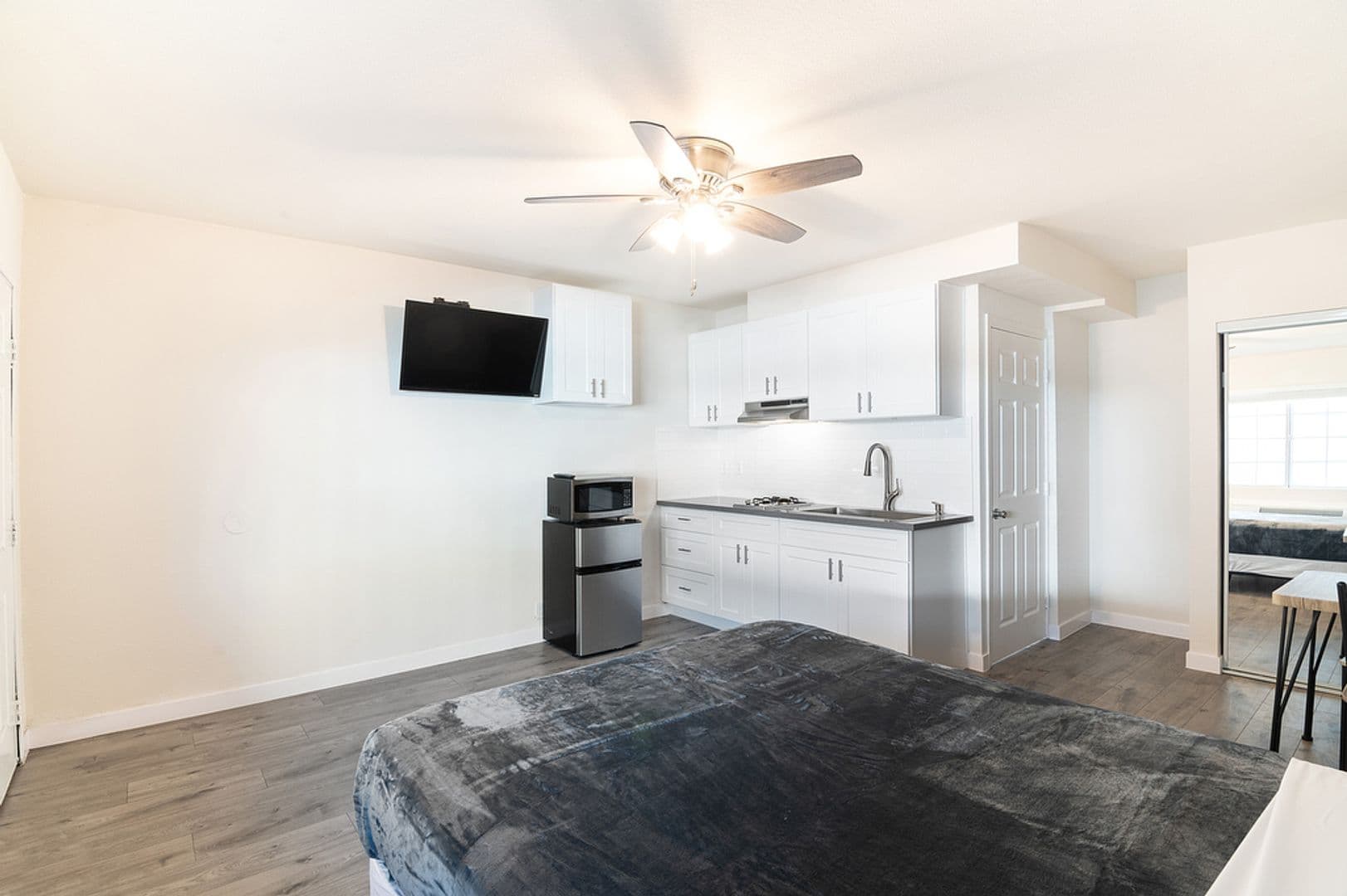 Los Angeles Apartment: 2025 W 3rd Street