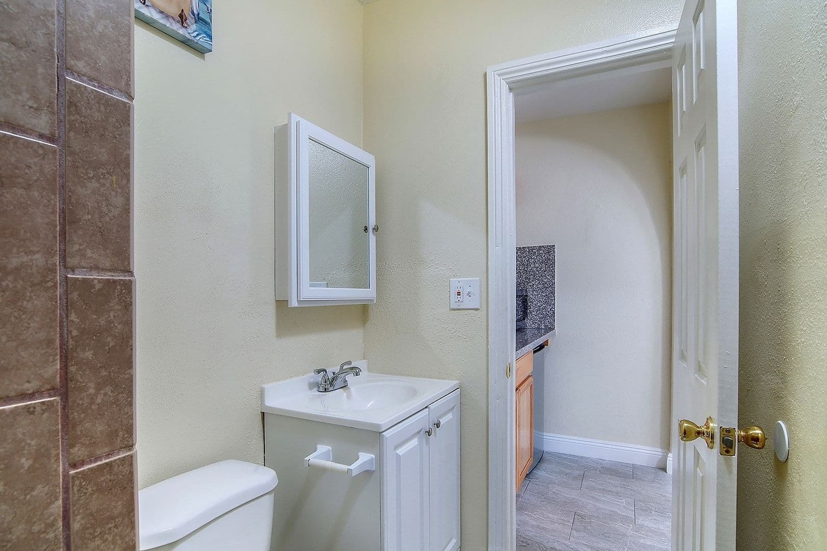 Los Angeles Apartment: 4905 W Adams Blvd