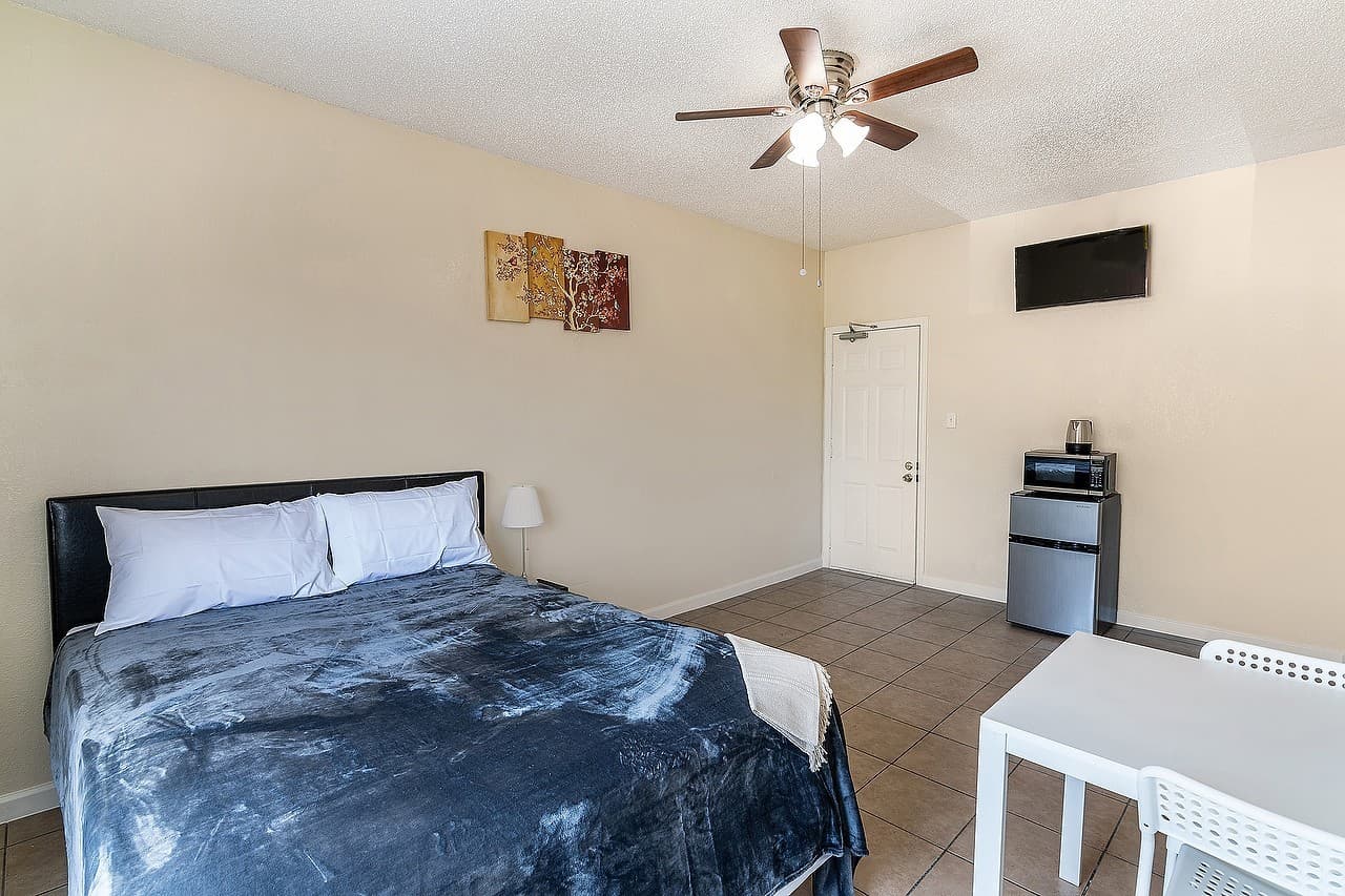 Los Angeles Apartment: 5117-5123 S Avalon Boulevard