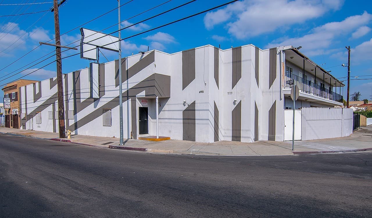 Los Angeles Apartment: 4905 W Adams Blvd