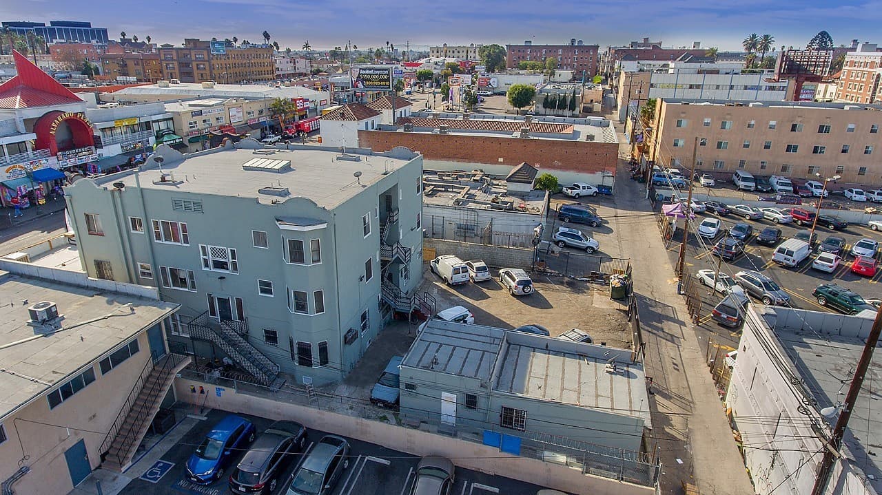 Los Angeles Apartment: 725 S Alvarado Street