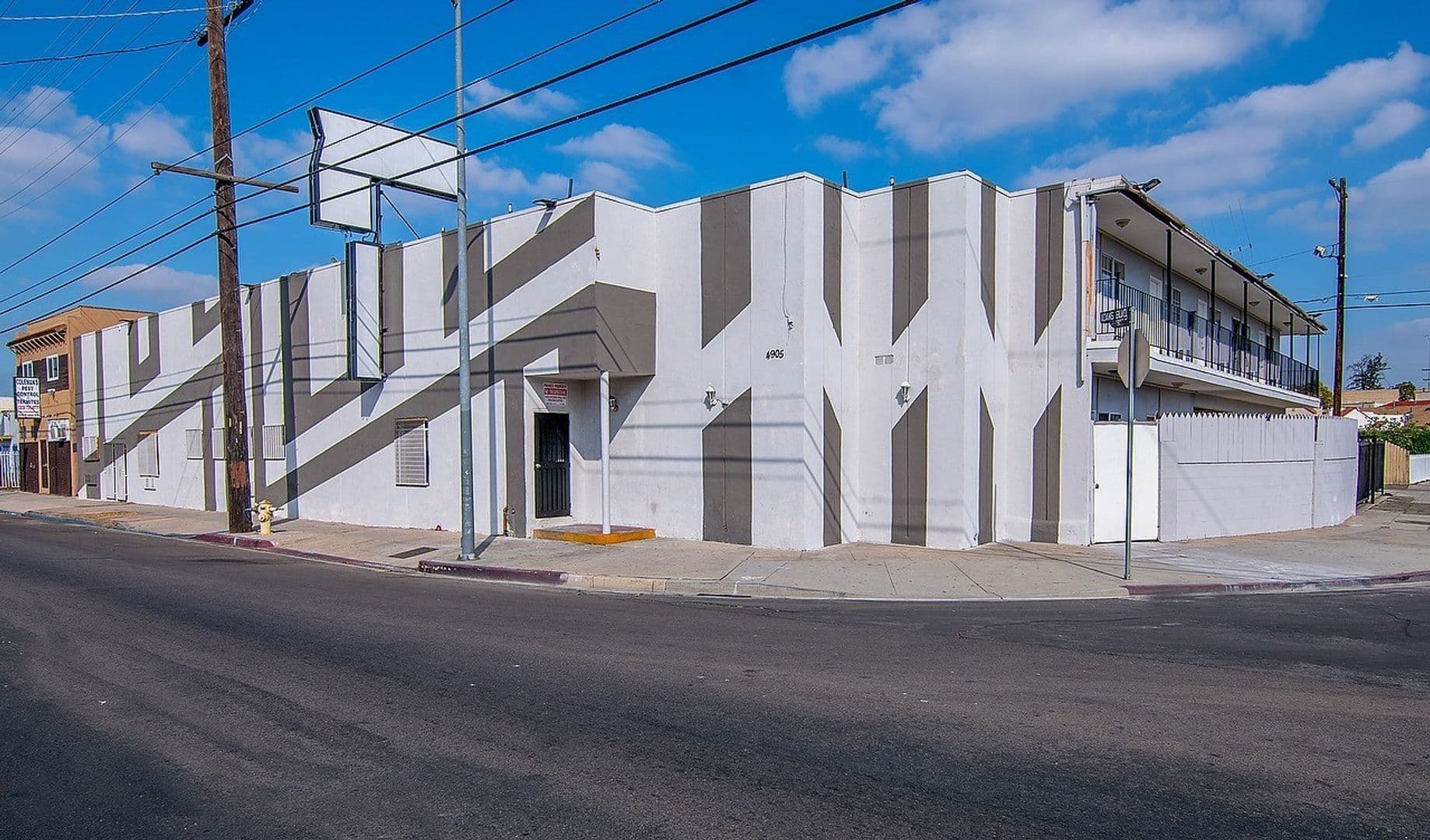Los Angeles Apartment: 4905 W Adams Blvd