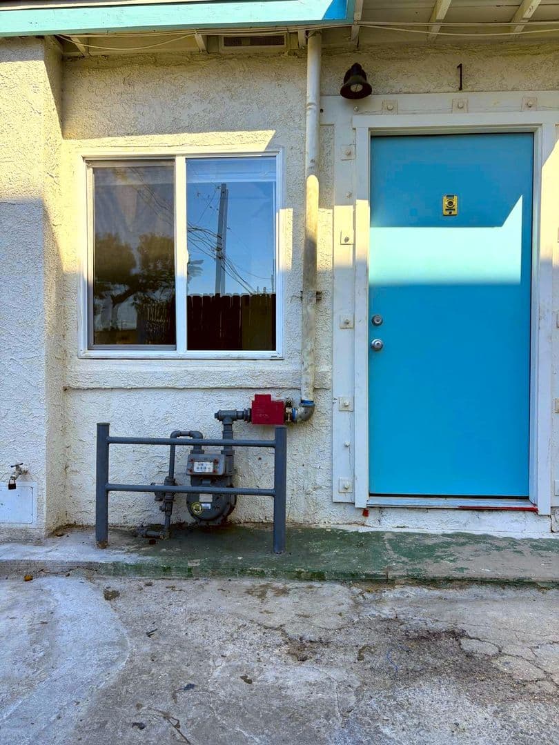 Los Angeles Apartment: 1222 E 78th Street