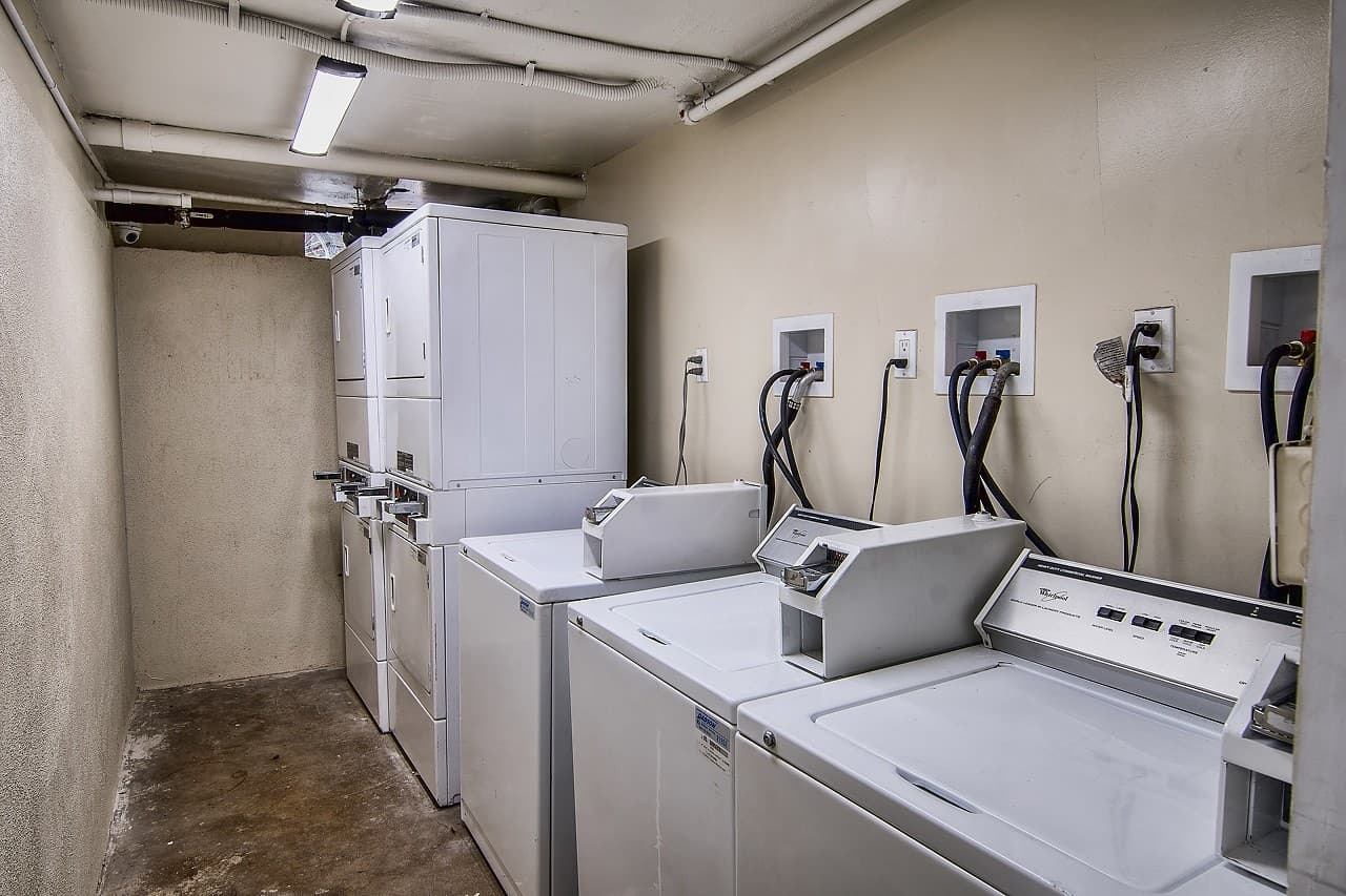 Los Angeles Apartment: 907 W. 17th St.