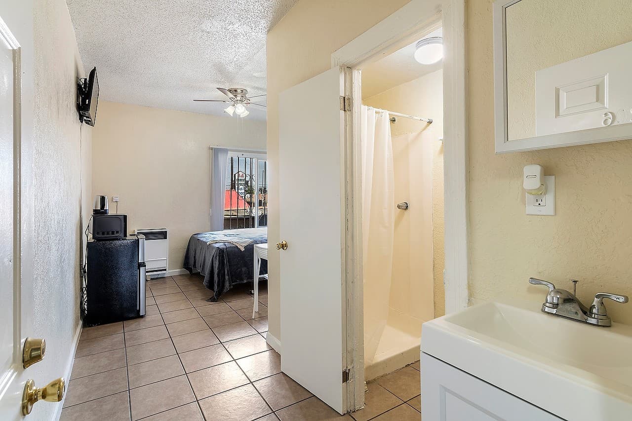 Los Angeles Apartment: 5117-5123 S Avalon Boulevard