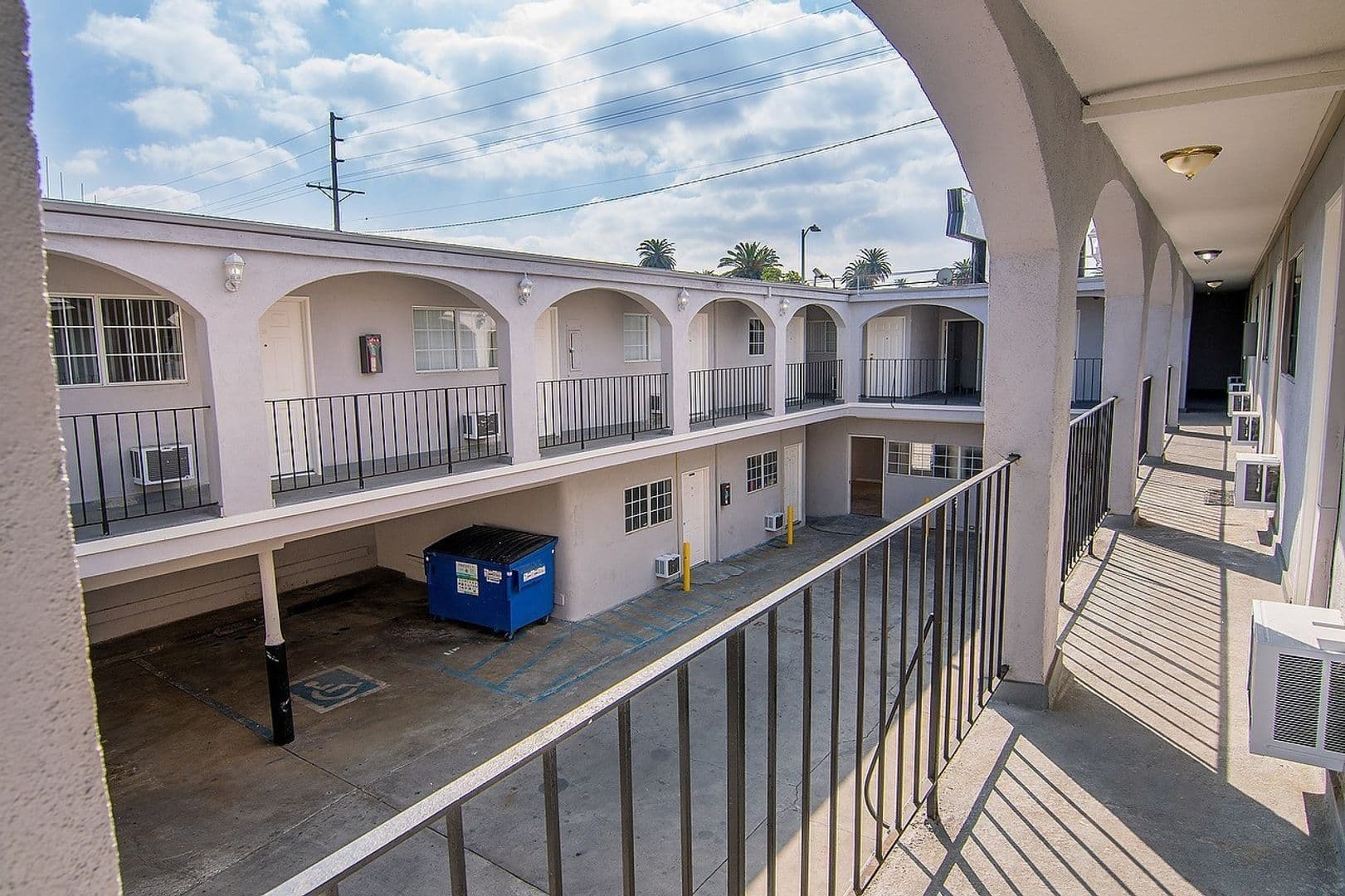 Los Angeles Apartment: 4905 W Adams Blvd