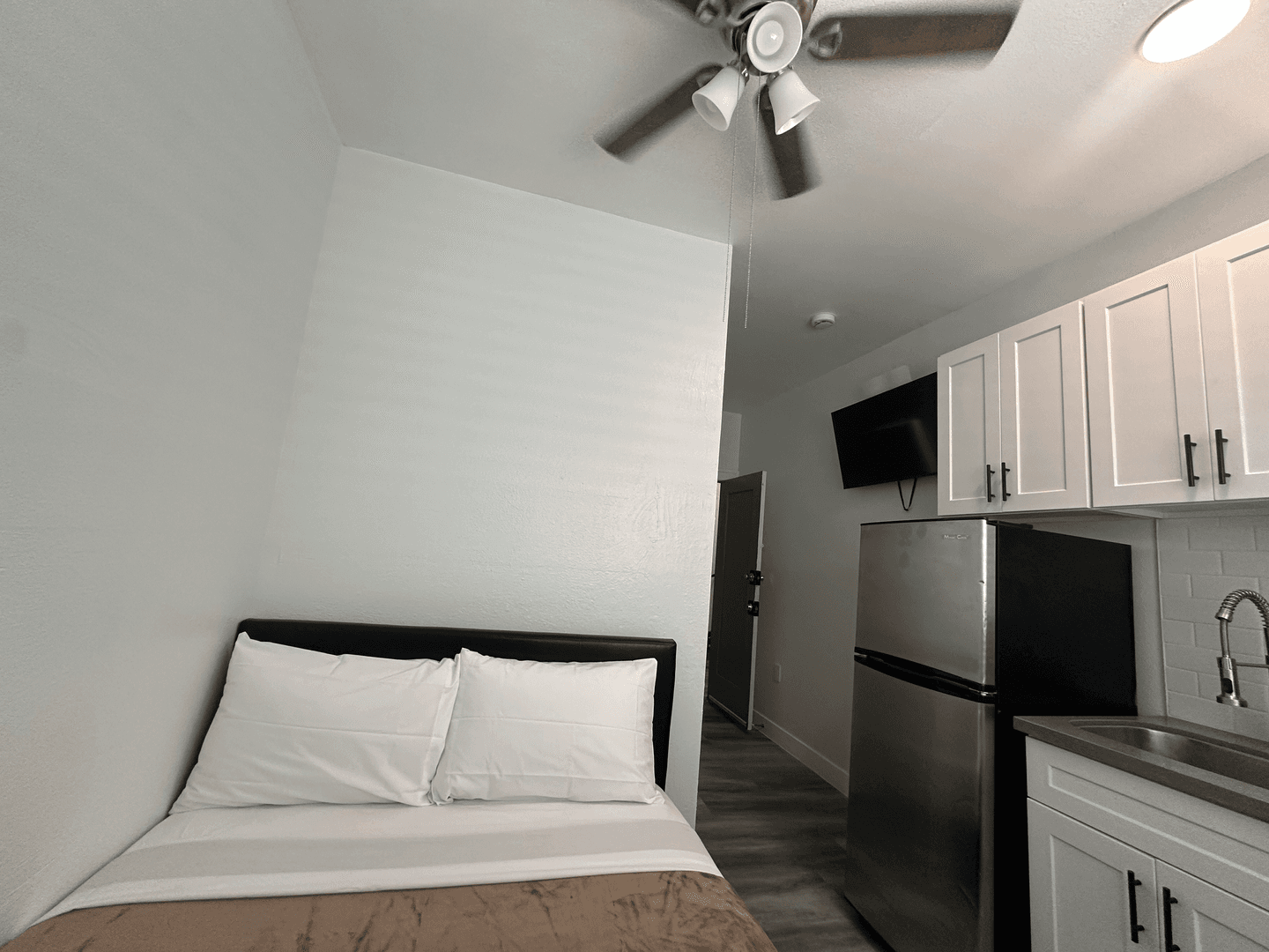Los Angeles Apartment: 440 E 27th Street