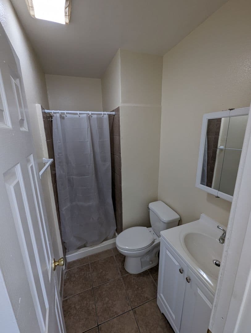 Los Angeles Apartment: 4905 W Adams Blvd