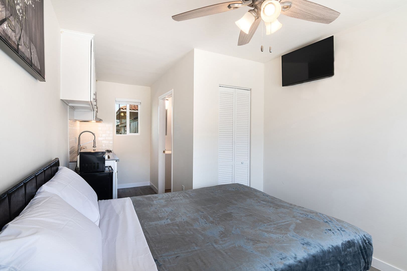 Los Angeles Apartment: 2025 W 3rd Street