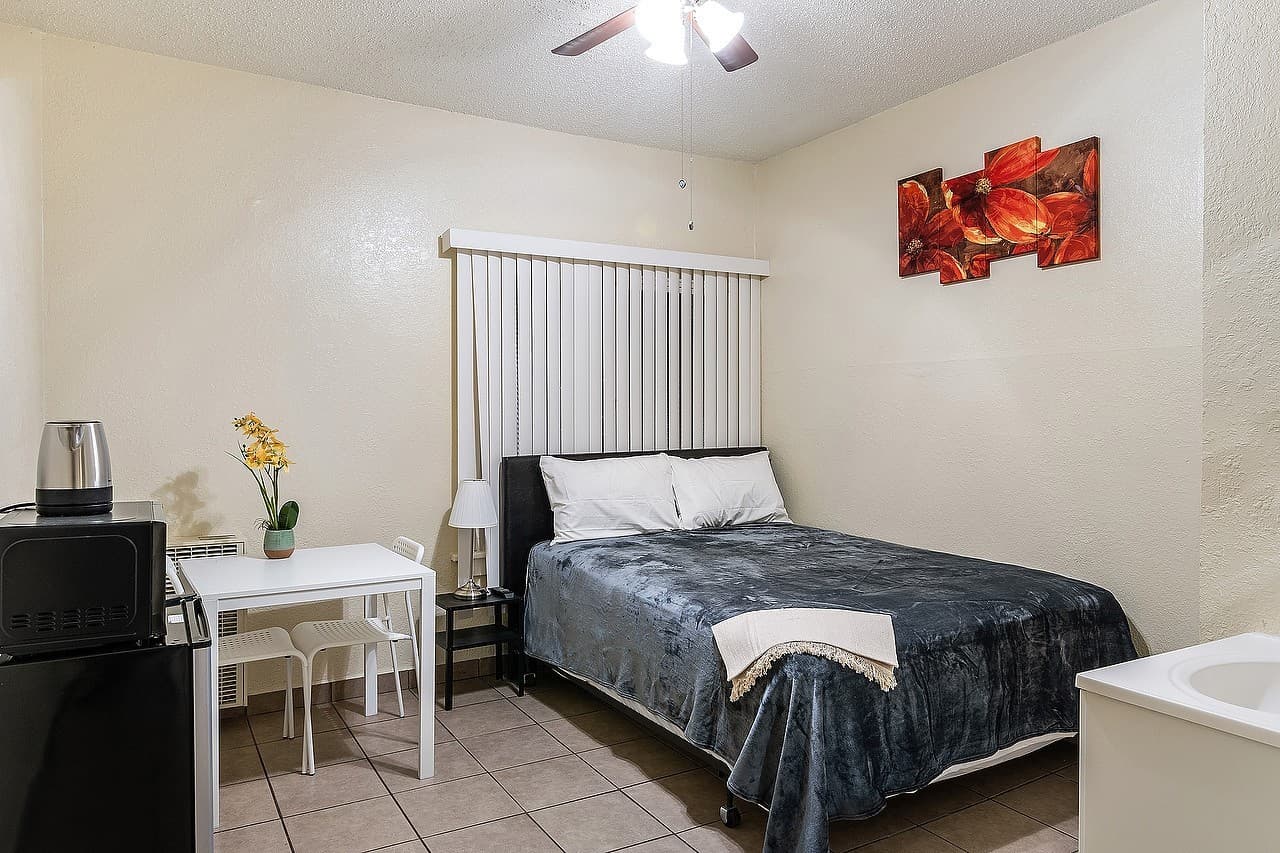 Los Angeles Apartment: 5117-5123 S Avalon Boulevard