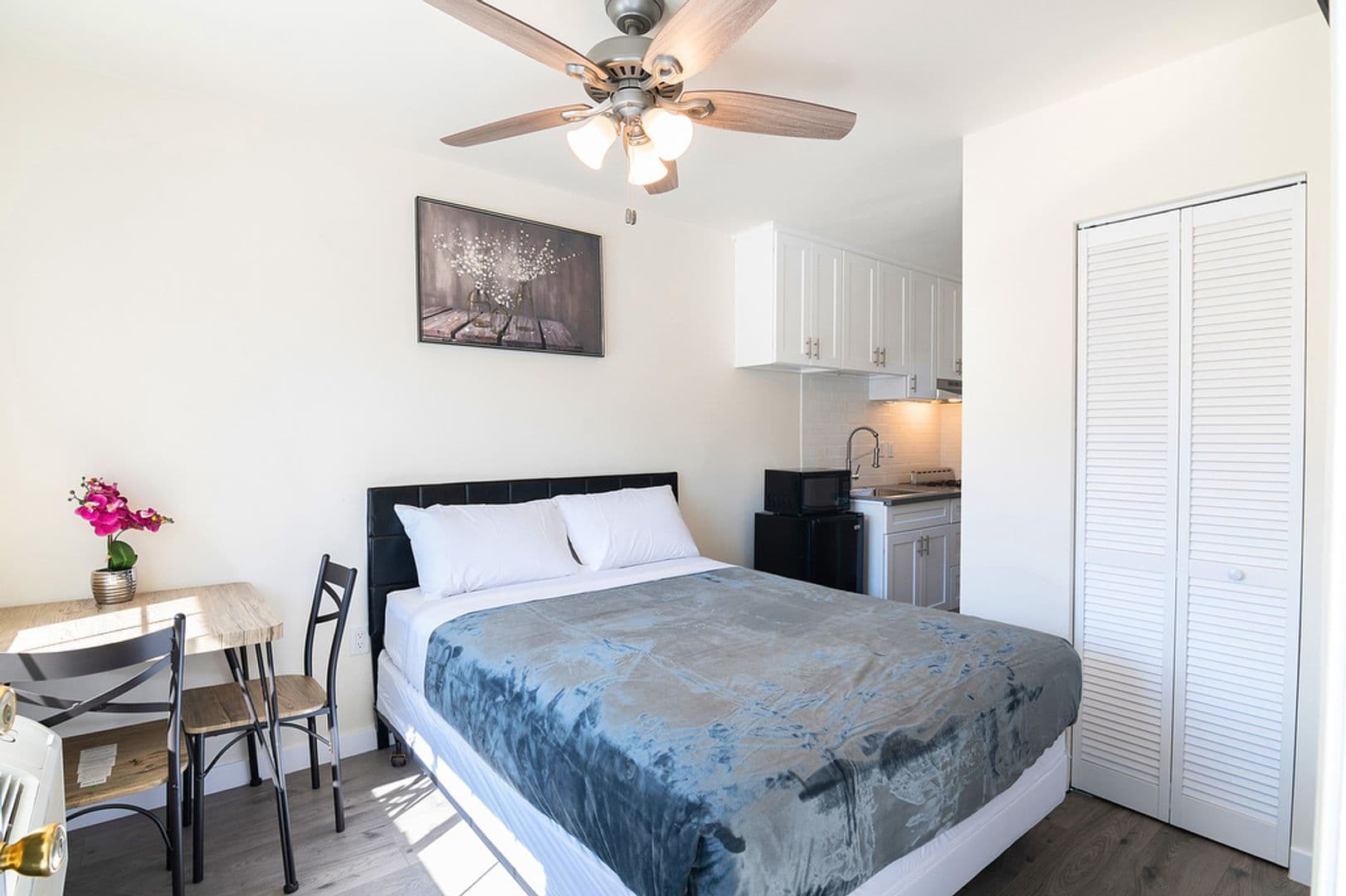 Los Angeles Apartment: 2025 W 3rd Street