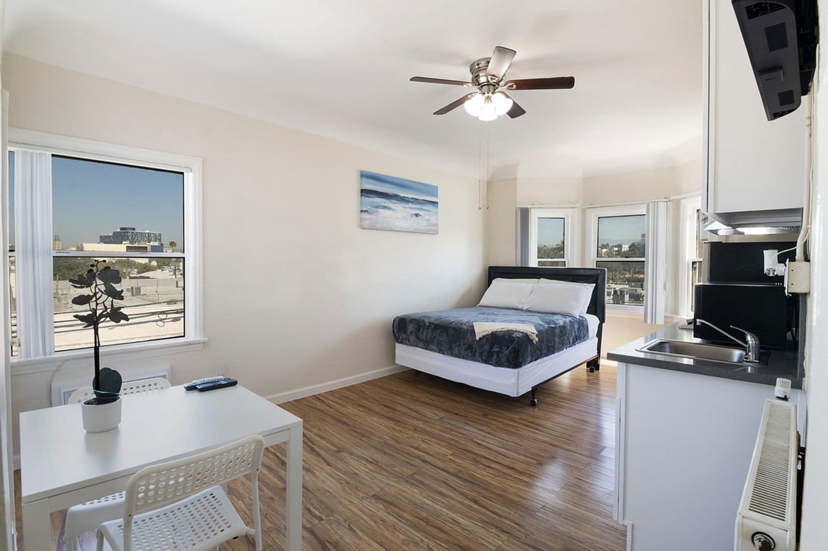 Los Angeles Apartment: 725 S Alvarado Street