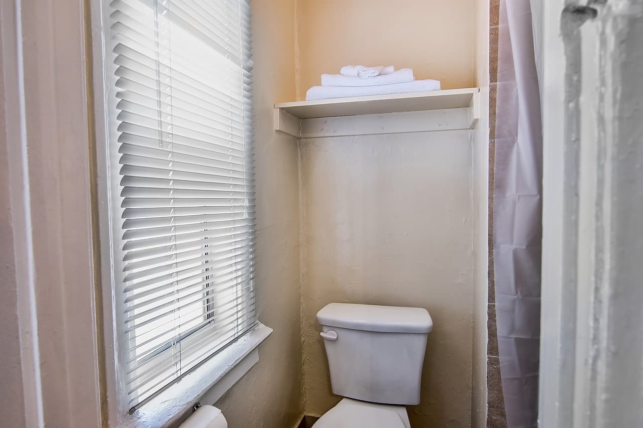 Los Angeles Apartment: 907 W. 17th St.