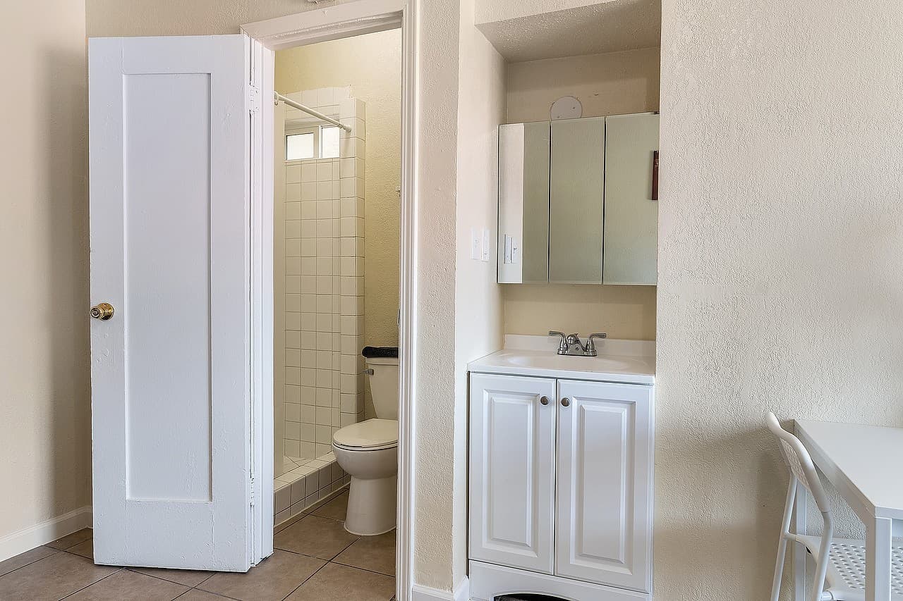 Los Angeles Apartment: 5117-5123 S Avalon Boulevard