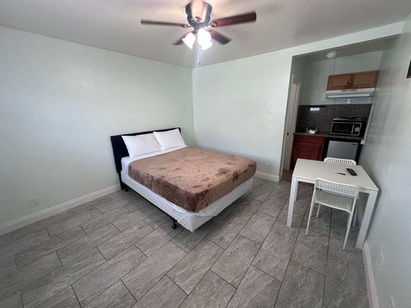 Los Angeles Apartment: 4905 W Adams Blvd