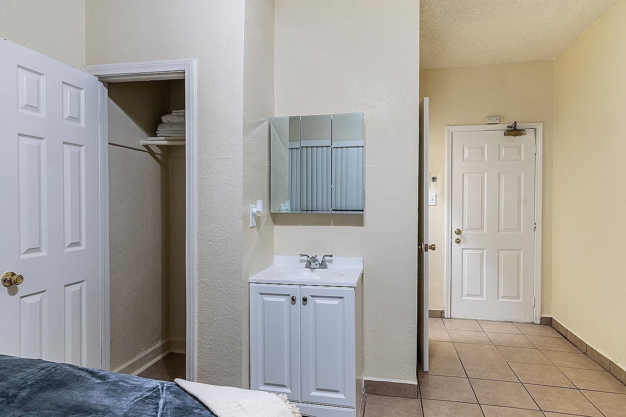 Los Angeles Apartment: 5117-5123 S Avalon Boulevard
