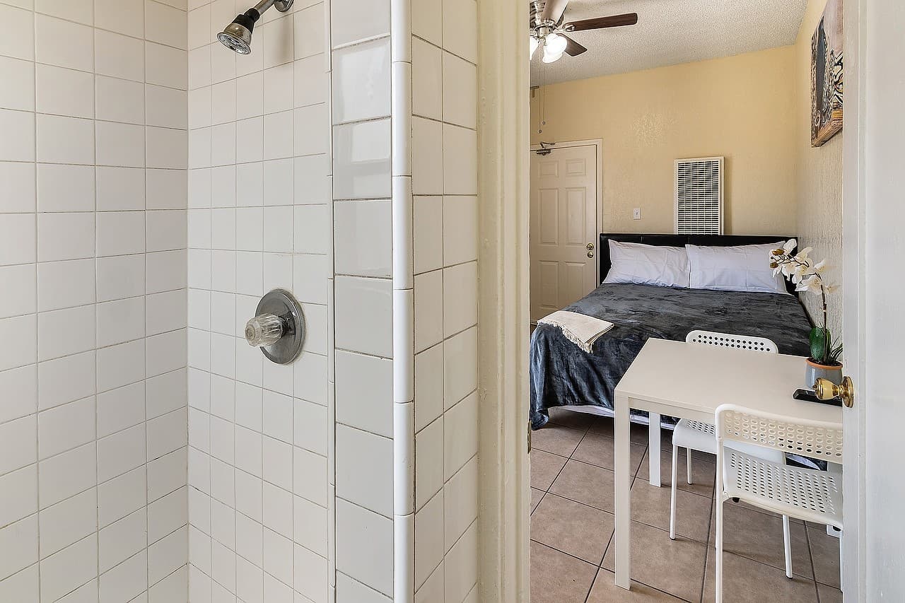Los Angeles Apartment: 5117-5123 S Avalon Boulevard