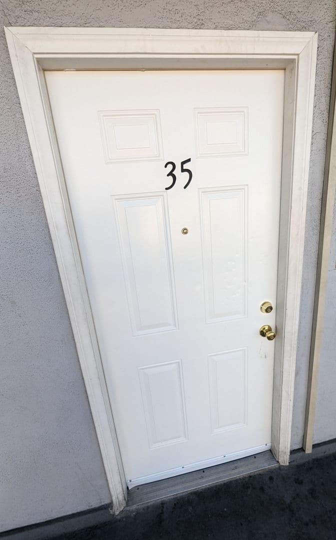 Los Angeles Apartment: 4905 W Adams Blvd