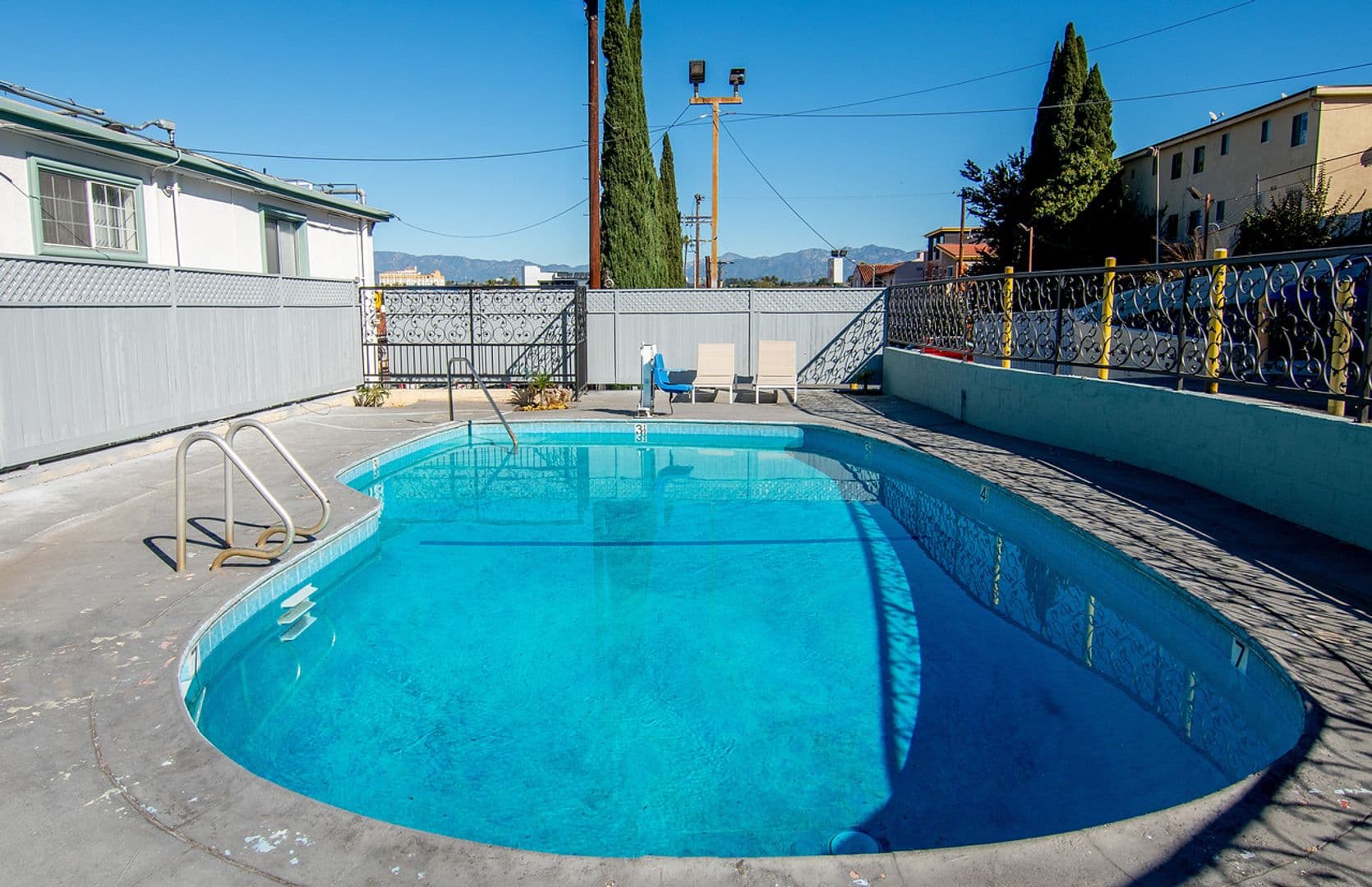 Los Angeles Apartment: 2025 W 3rd Street