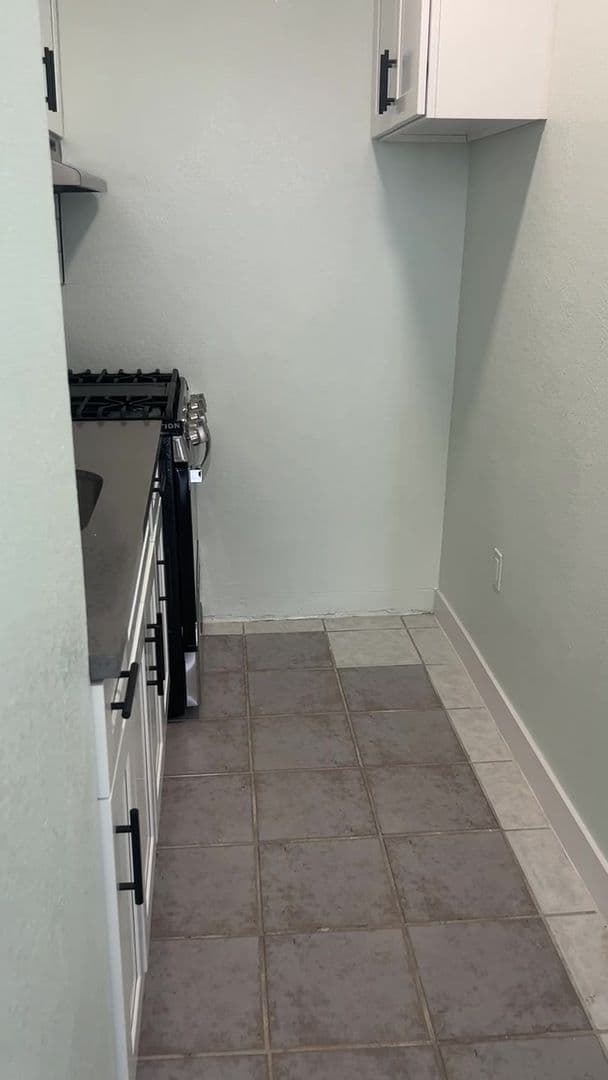 Los Angeles Apartment: 1222 E 78th Street