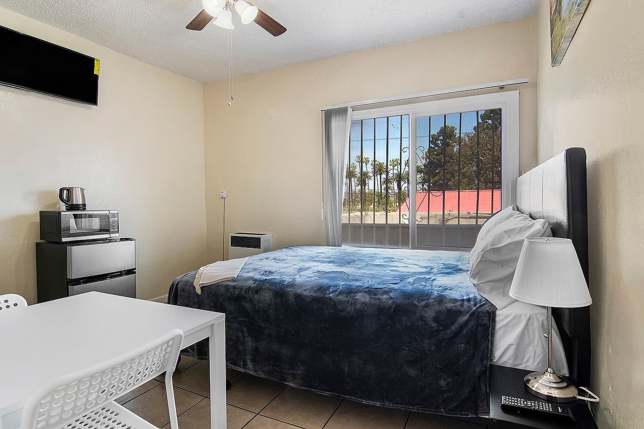 Los Angeles Apartment: 5117-5123 S Avalon Boulevard