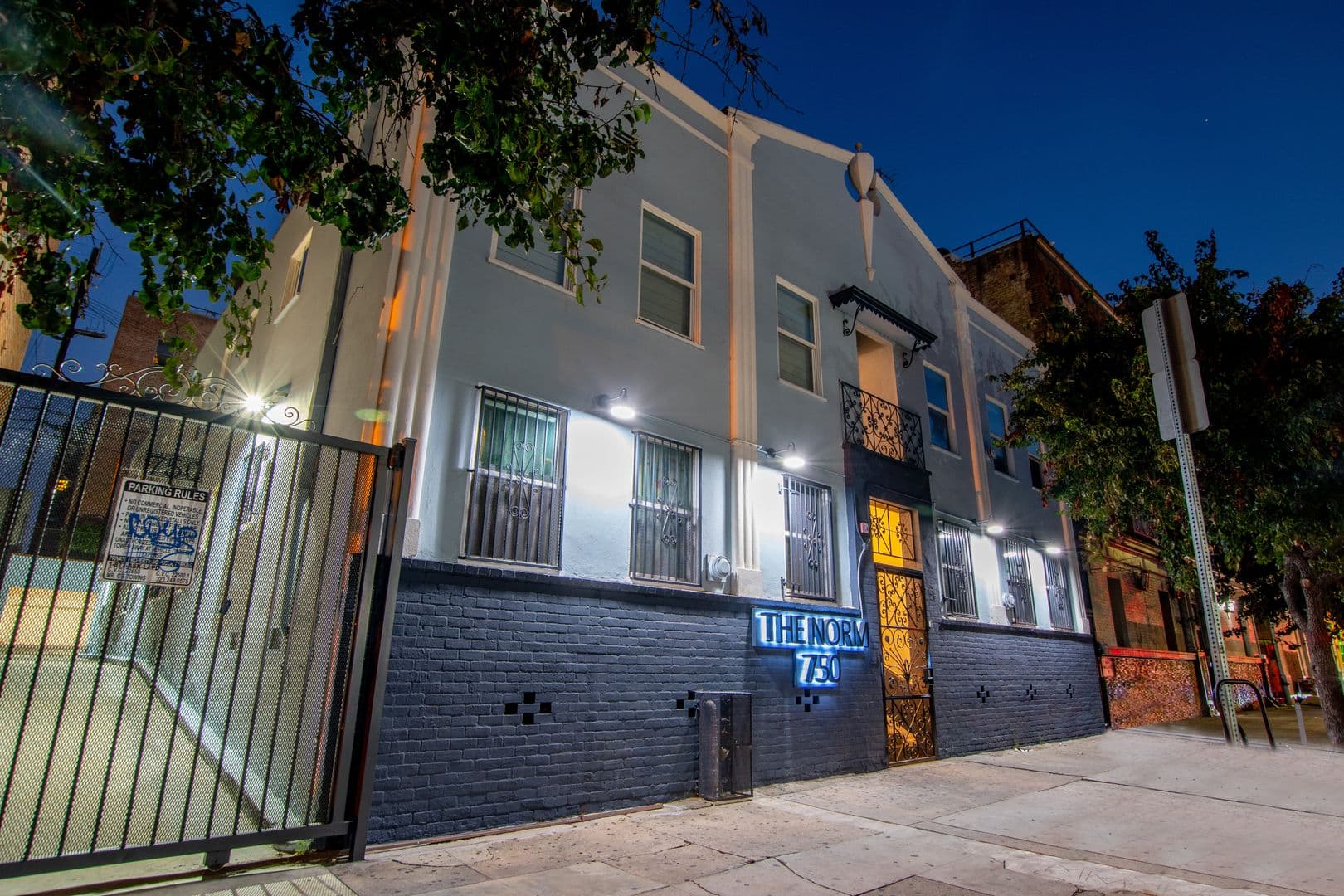 Los Angeles Apartment: 750 S Normandie Avenue