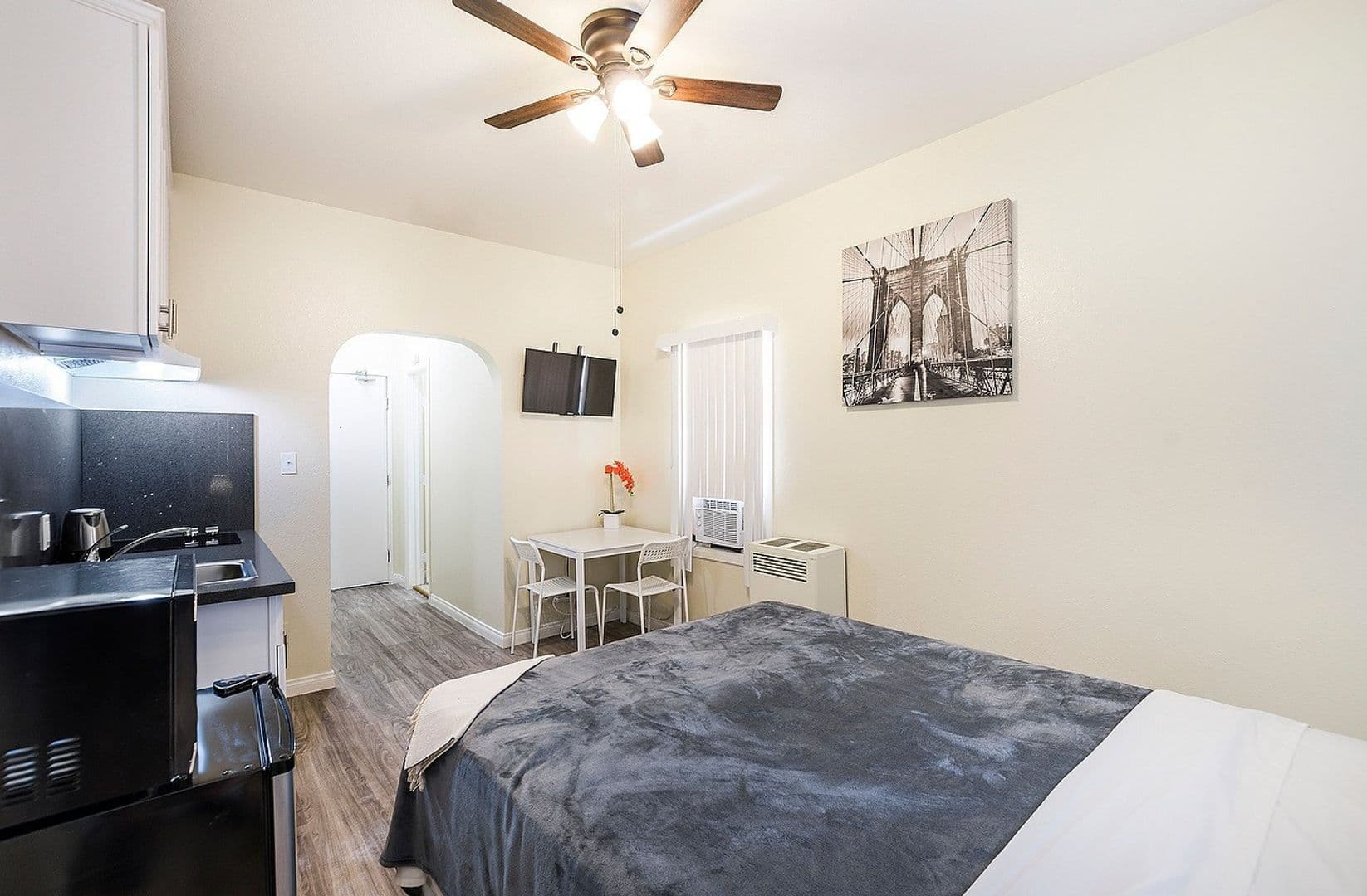 Los Angeles Apartment: 150 N Soto Street