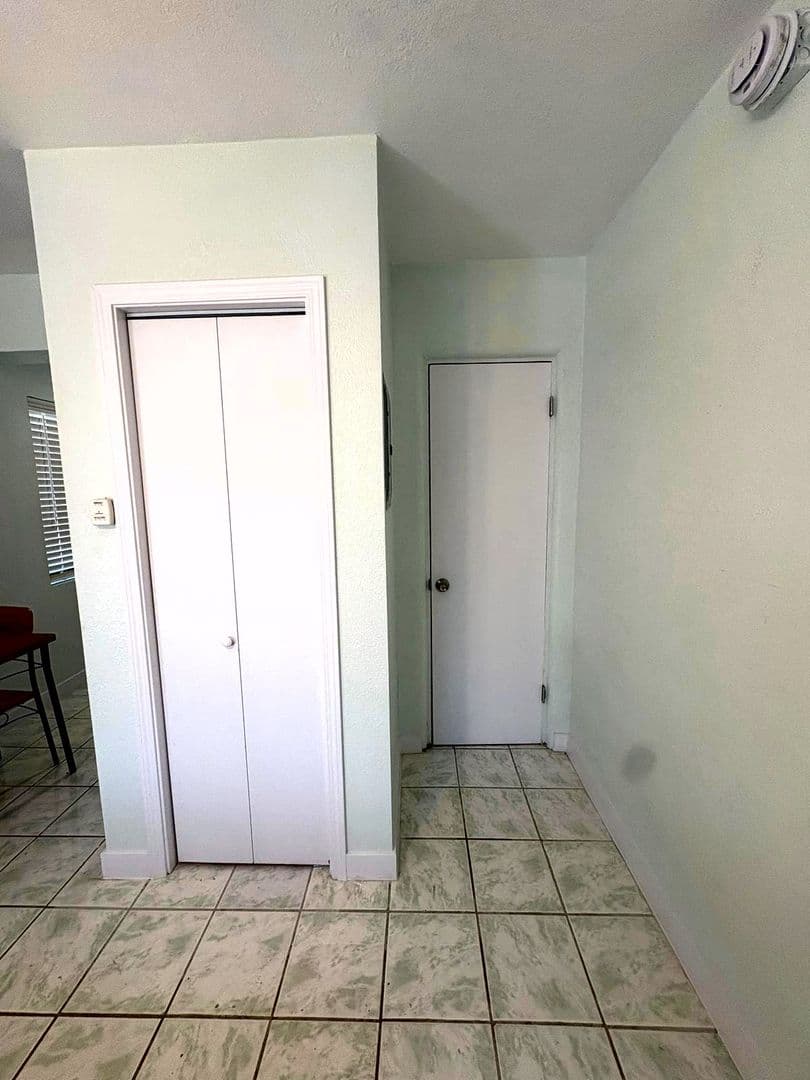 Los Angeles Apartment: 1222 E 78th Street