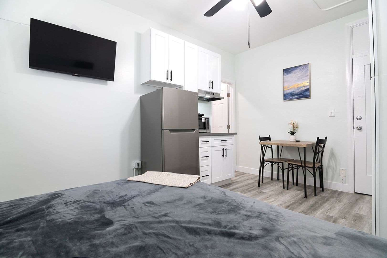 Los Angeles Apartment: 323 N Soto Street