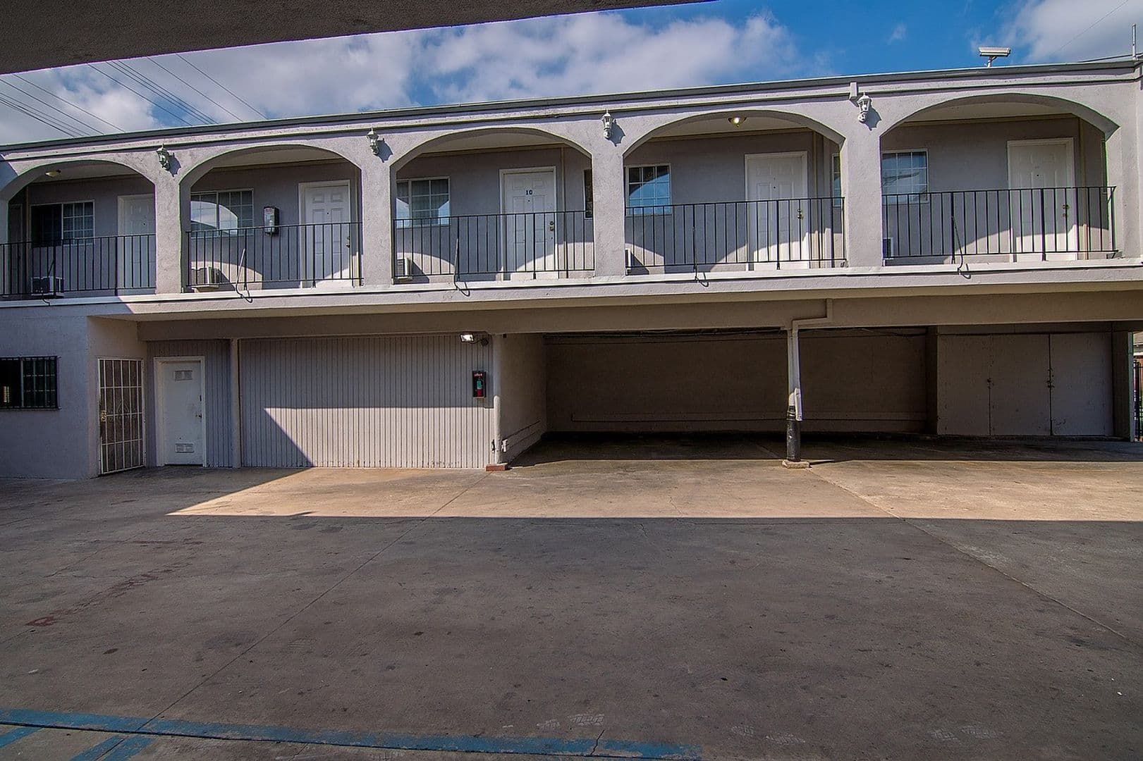Los Angeles Apartment: 4905 W Adams Blvd