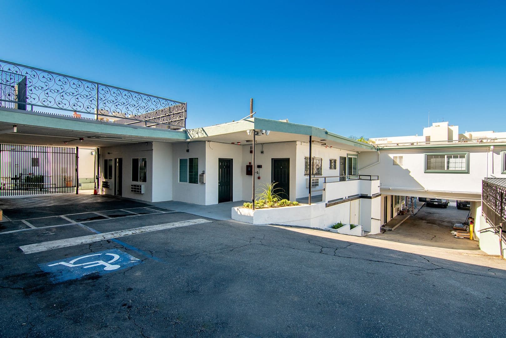 Los Angeles Apartment: 2025 W 3rd Street