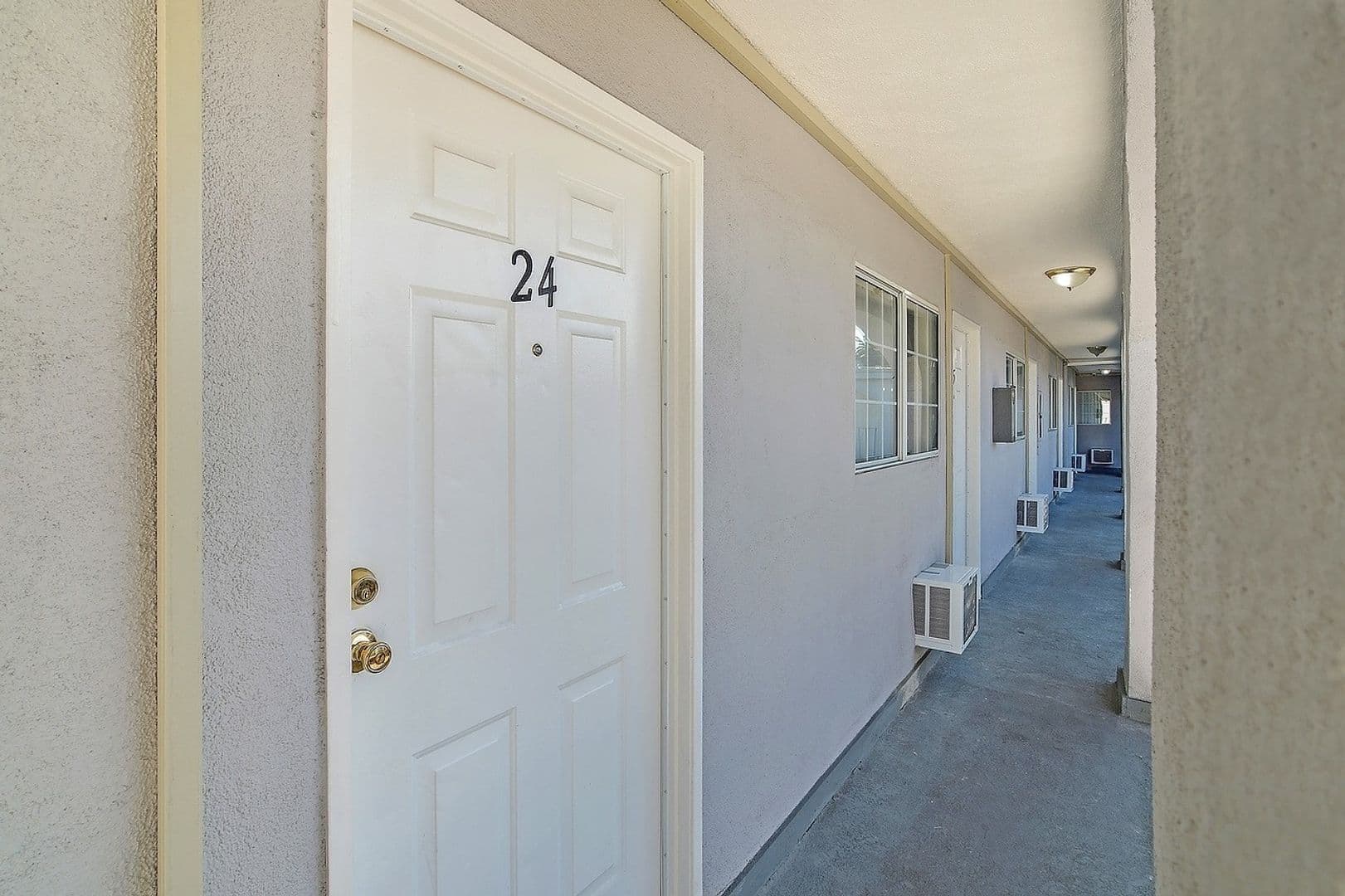 Los Angeles Apartment: 4905 W Adams Blvd