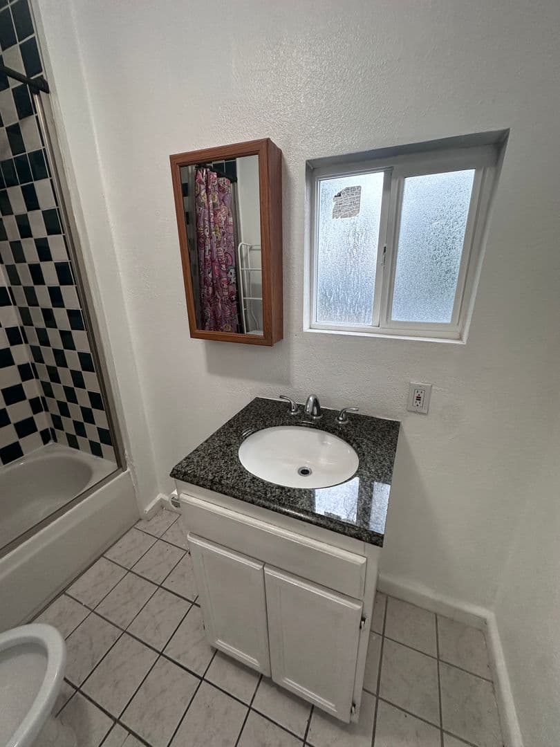 Los Angeles Apartment: 2426 Wabash Avenue