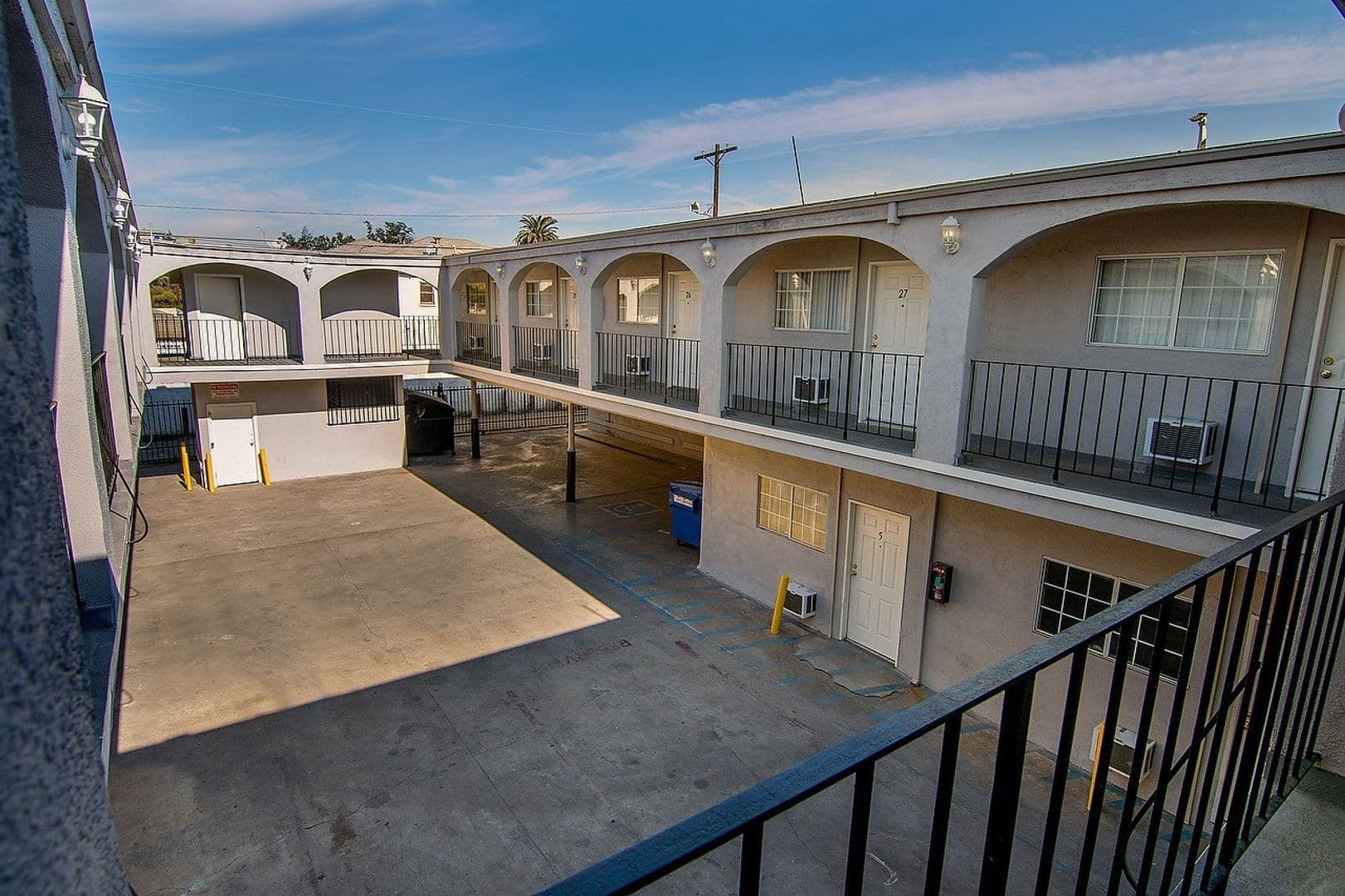 Los Angeles Apartment: 4905 W Adams Blvd