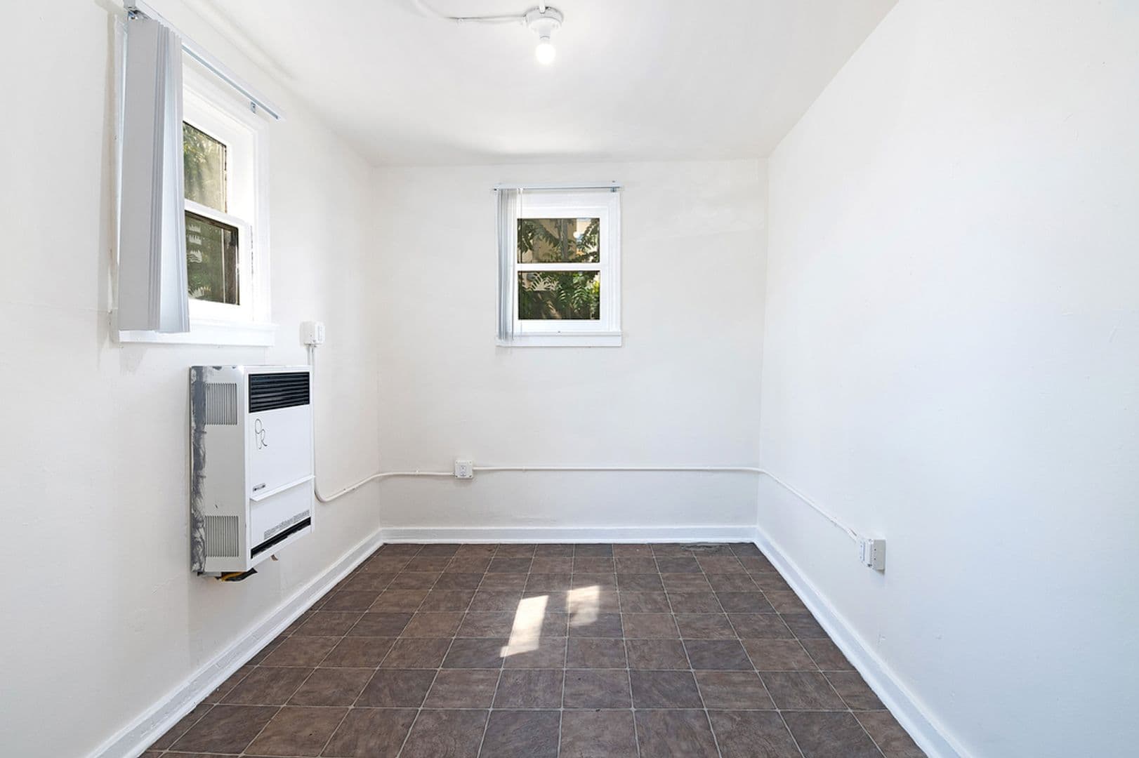 Los Angeles Apartment: 131 S Boyle Avenue