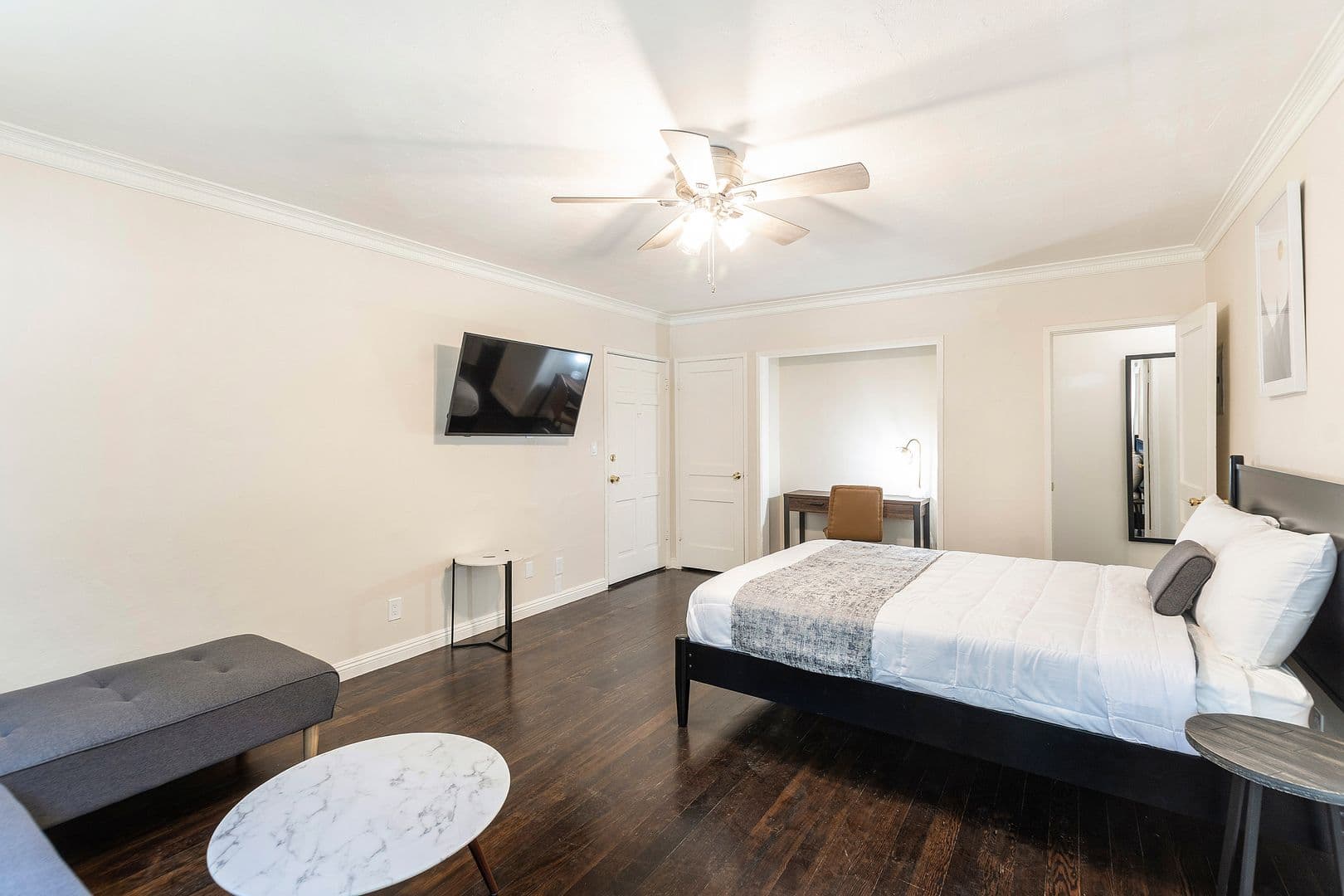 Los Angeles Apartment: 750 S Normandie Avenue