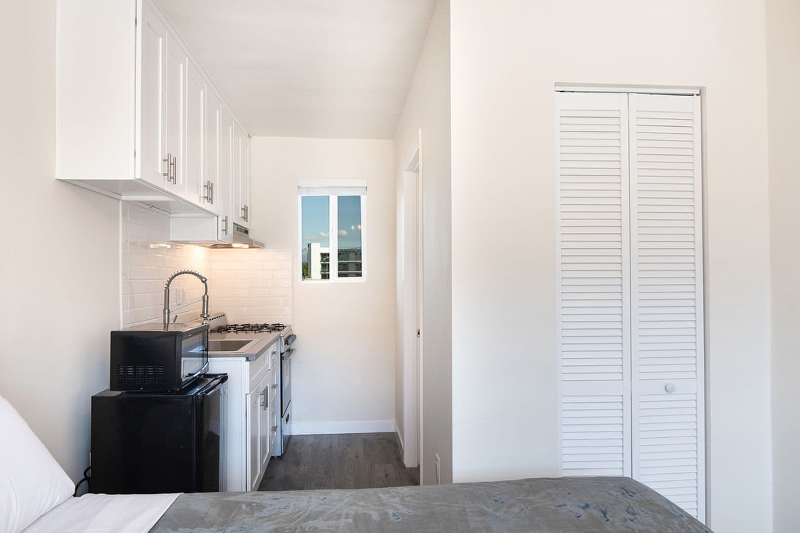 Los Angeles Apartment: 2025 W 3rd Street