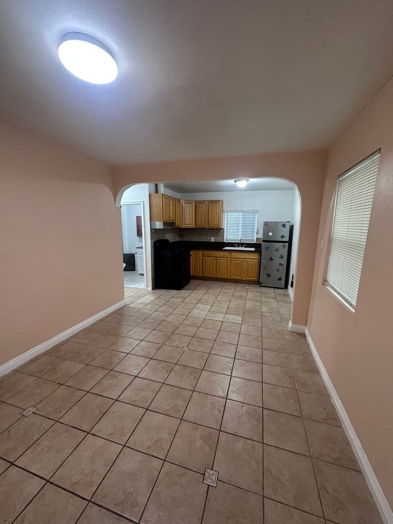 Los Angeles Apartment: 2426 Wabash Avenue
