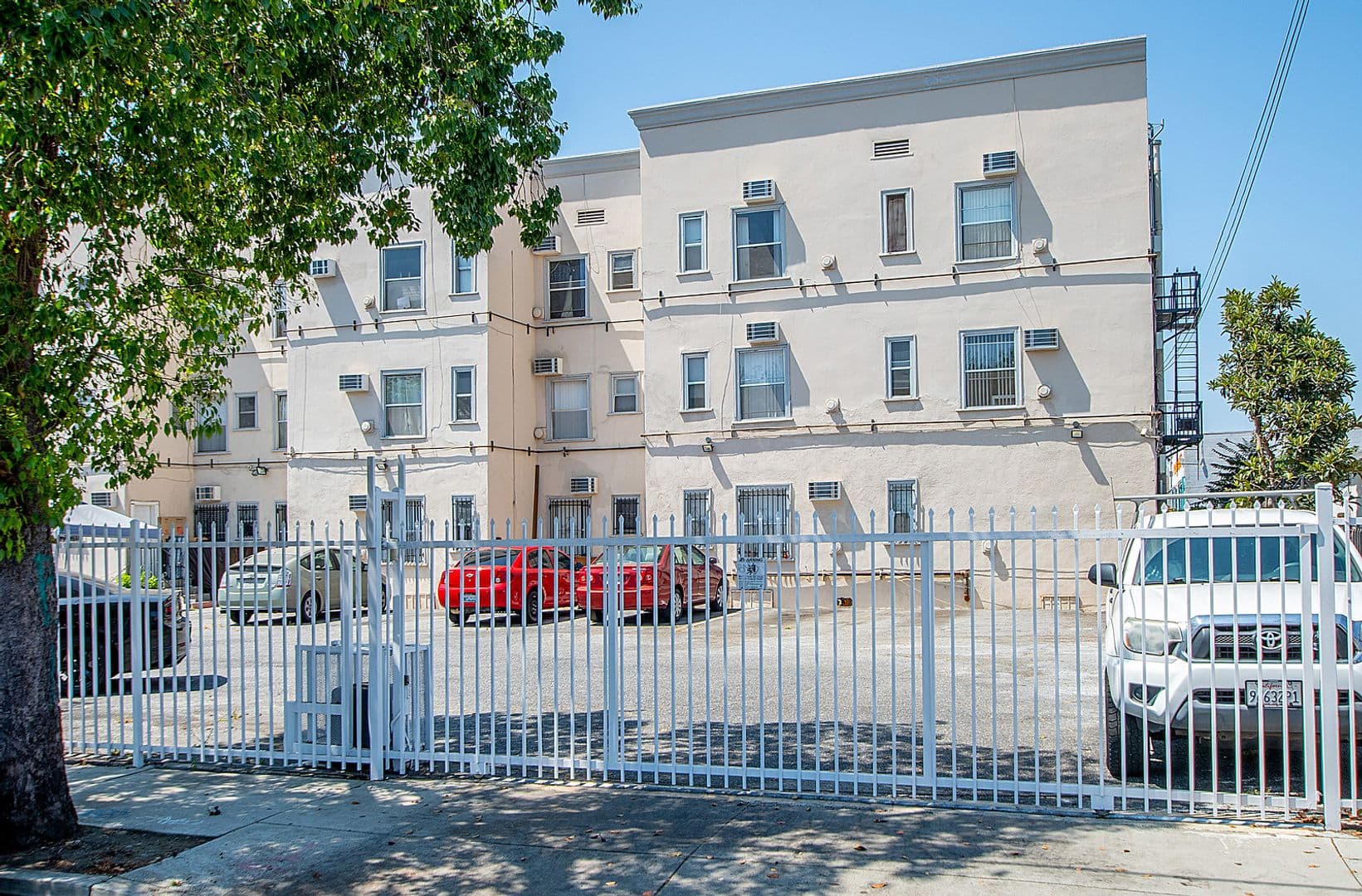 Los Angeles Apartment: 907 W. 17th St.