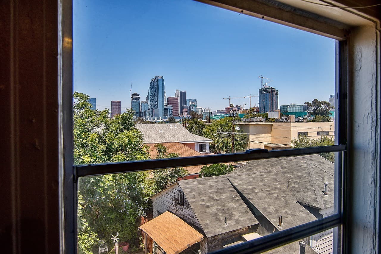 Los Angeles Apartment: 907 W. 17th St.