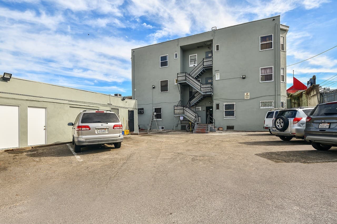 Los Angeles Apartment: 725 S Alvarado Street