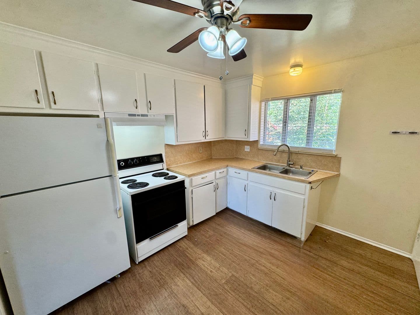 Lakewood Apartment: 1115 Carr Street