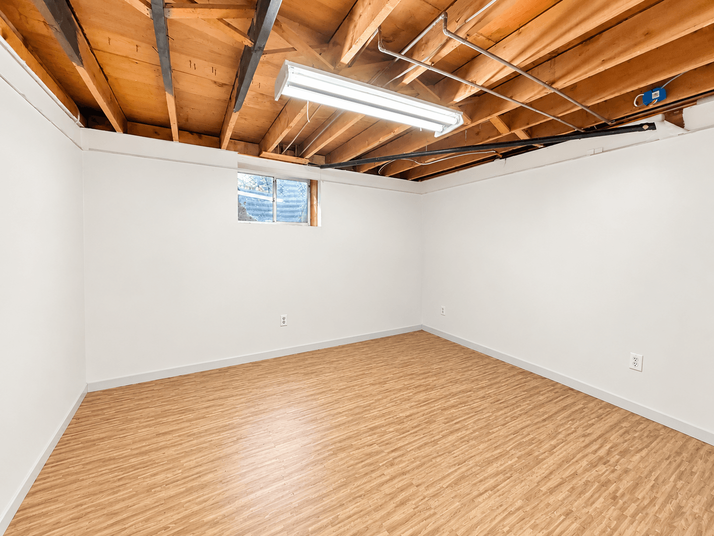 Centennial Apartment: 5730-5740 S Pennsylvania St
