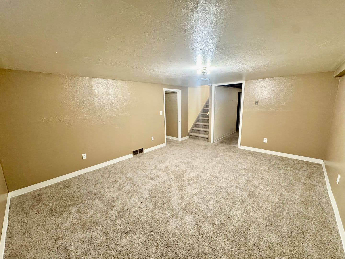 Lakewood Apartment: 1115 Carr Street
